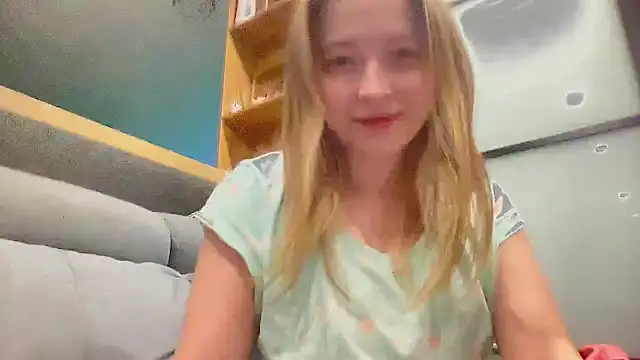 Snapshot of CharmingSarah chatting on 15, 12, 2024 CharmingSarah online show from 15, 12, 2024