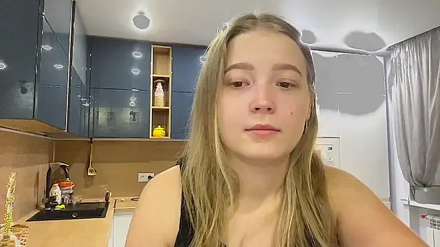 Snapshot of CharmingSarah chatting on 12, 9, 2025 CharmingSarah online show from 12, 9, 2025