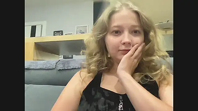 Snapshot of CharmingSarah chatting on 25, 9, 2025 CharmingSarah online show from 25, 9, 2025