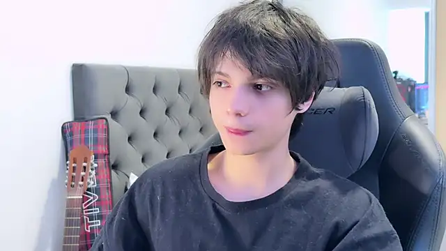 Snapshot of SasukeUhchiaa chatting on 3, 12, 2024 SasukeUhchiaa online show from 3, 12, 2024