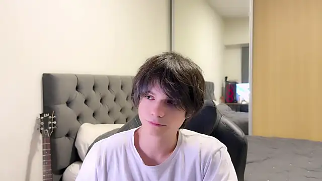 Snapshot of SasukeUhchiaa chatting on 19, 12, 2024 SasukeUhchiaa online show from 19, 12, 2024