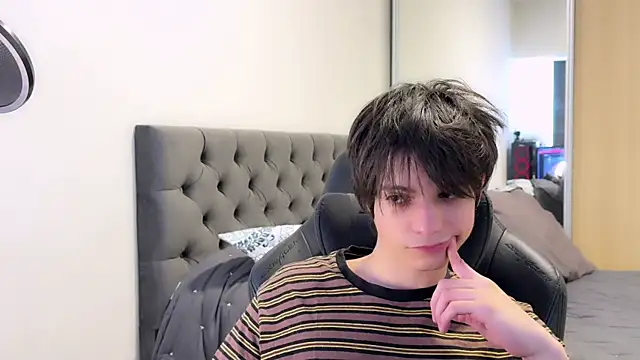 Snapshot of SasukeUhchiaa chatting on 4, 1, 2025 SasukeUhchiaa online show from 4, 1, 2025