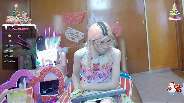 Skinygirl online show from 25, 2, 2025