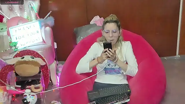 Snapshot of Skinygirl chatting on 26, 6, 2026 Skinygirl online show from 26, 6, 2026