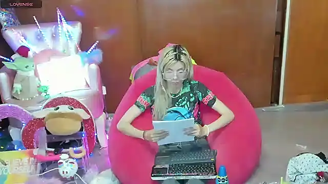 Snapshot of Skinygirl chatting on 1, 7, 2026 Skinygirl online show from 1, 7, 2026