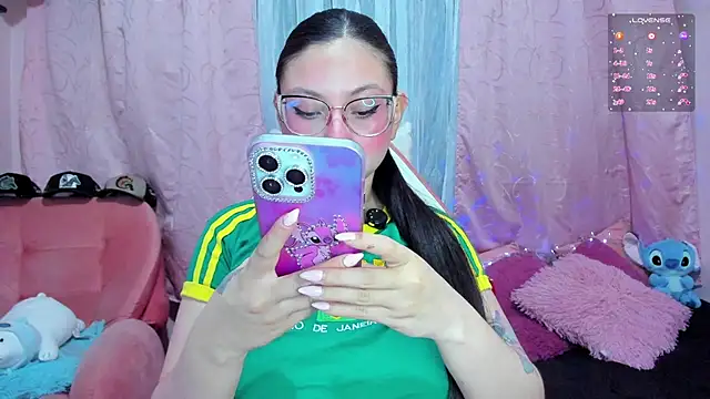 Snapshot of lucy_neil chatting on 8, 8, 2026 lucy neil online show from 8, 8, 2026