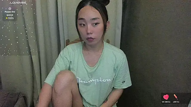 MissAyaCollins online show from 17, 10, 2025