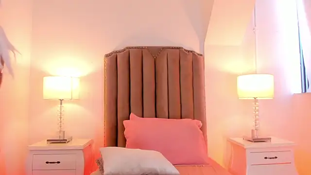 Emma Torres   online show from 18, 1, 2025