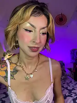 Snapshot of Cinamoonn chatting on 22, 10, 2025 Cinamoonn online show from 22, 10, 2025