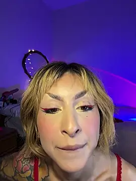 Snapshot of Cinamoonn chatting on 14, 11, 2025 Cinamoonn online show from 14, 11, 2025