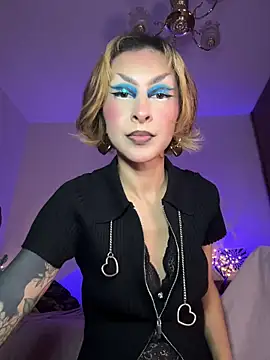 Snapshot of Cinamoonn chatting on 16, 11, 2025 Cinamoonn online show from 16, 11, 2025