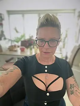 German Milf online show from 17, 2, 2025