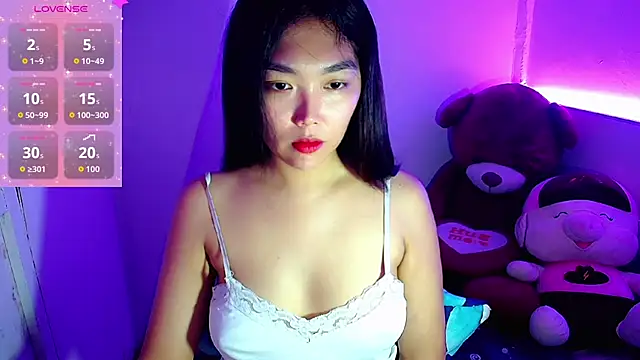 TR4NSCUTI3 online show from 24, 10, 2025