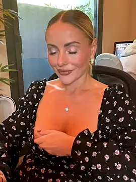 Snapshot of EmaSalis chatting on 25, 9, 2025 EmaSalis online show from 25, 9, 2025