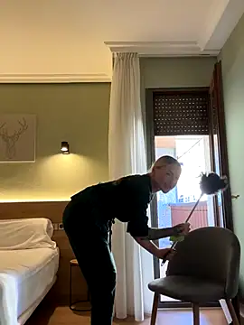 Snapshot of EmaSalis chatting on 26, 10, 2025 EmaSalis online show from 26, 10, 2025