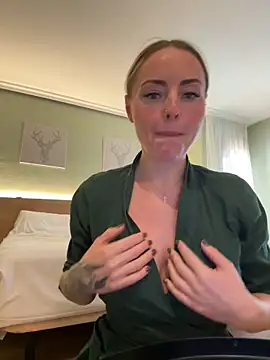 Snapshot of EmaSalis chatting on 27, 10, 2025 EmaSalis online show from 27, 10, 2025