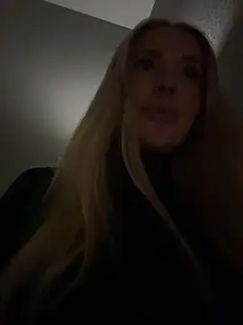 Snapshot of EmaSalis chatting on 16, 11, 2025 EmaSalis online show from 16, 11, 2025