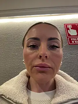 Snapshot of EmaSalis chatting on 17, 11, 2025 EmaSalis online show from 17, 11, 2025