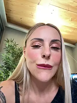 Snapshot of EmaSalis chatting on 19, 11, 2025 EmaSalis online show from 19, 11, 2025