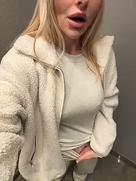 Snapshot of EmaSalis chatting on 27, 11, 2025 EmaSalis online show from 27, 11, 2025