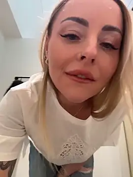 Snapshot of EmaSalis chatting on 3, 2, 2026 EmaSalis online show from 3, 2, 2026