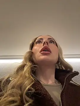 Snapshot of EmaSalis chatting on 9, 2, 2026 EmaSalis online show from 9, 2, 2026