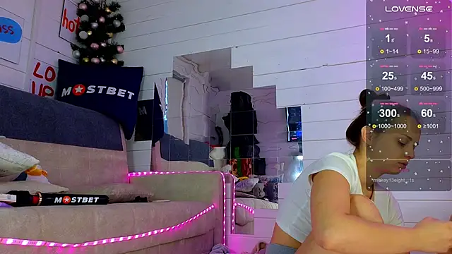 Snapshot of Misss_Vikk chatting on 8, 12, 2024 Misss Vikk online show from 8, 12, 2024
