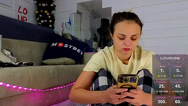 Snapshot of Misss_Vikk chatting on 12, 12, 2024 Misss Vikk online show from 12, 12, 2024