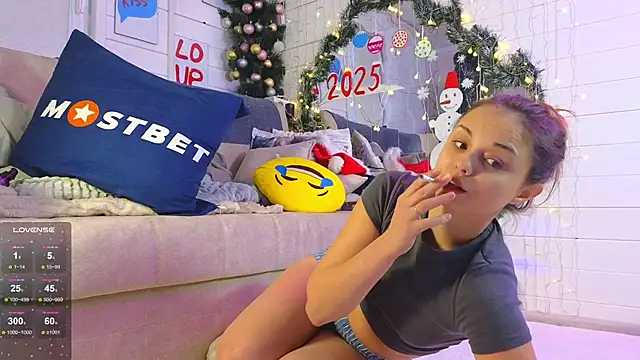 Snapshot of Misss_Vikk chatting on 28, 12, 2024 Misss Vikk online show from 28, 12, 2024