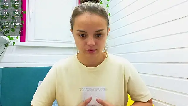 Snapshot of Misss_Vikk chatting on 8, 10, 2025 Misss Vikk online show from 8, 10, 2025