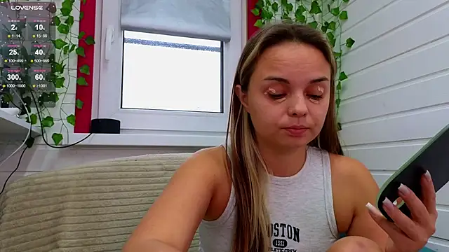 Snapshot of Misss_Vikk chatting on 13, 10, 2025 Misss Vikk online show from 13, 10, 2025