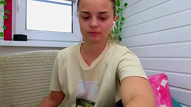 Snapshot of Misss_Vikk chatting on 16, 10, 2025 Misss Vikk online show from 16, 10, 2025