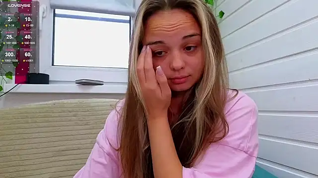 Snapshot of Misss_Vikk chatting on 18, 10, 2025 Misss Vikk online show from 18, 10, 2025