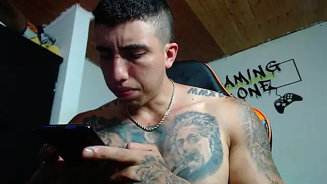 Snapshot of Adam_Hudsond chatting on 3, 2, 2025 Adam Hudsond online show from 3, 2, 2025