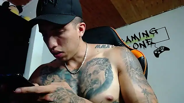 Snapshot of Adam_Hudsond chatting on 6, 2, 2025 Adam Hudsond online show from 6, 2, 2025