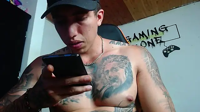 Snapshot of Adam_Hudsond chatting on 4, 3, 2025 Adam Hudsond online show from 4, 3, 2025