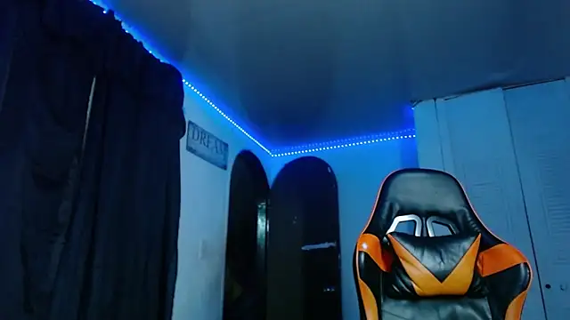 Snapshot of Adam_Hudsond chatting on 4, 10, 2025 Adam Hudsond online show from 4, 10, 2025