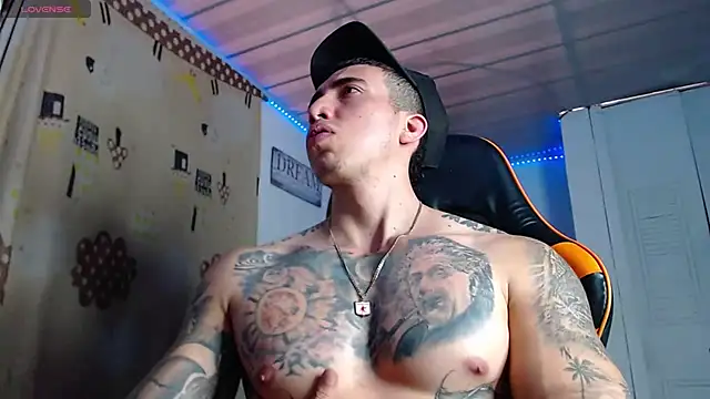 Snapshot of Adam_Hudsond chatting on 25, 11, 2025 Adam Hudsond online show from 25, 11, 2025