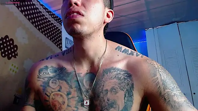 Snapshot of Adam_Hudsond chatting on 28, 11, 2025 Adam Hudsond online show from 28, 11, 2025