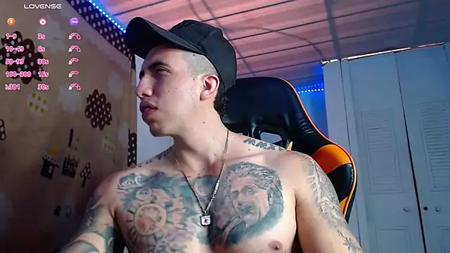 Snapshot of Adam_Hudsond chatting on 4, 12, 2025 Adam Hudsond online show from 4, 12, 2025