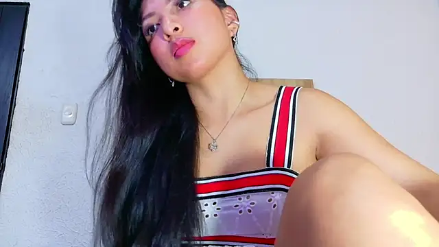 Snapshot of Sweet_baby_hellen chatting on 5, 3, 2025 Sweet baby hellen online show from 5, 3, 2025