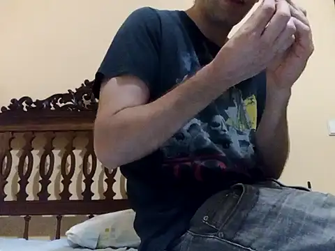 Snapshot of White_rabbit_ chatting on 8, 9, 2025 White rabbit  online show from 8, 9, 2025