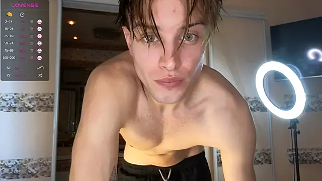 Snapshot of Cryptikov chatting on 12, 9, 2025 Cryptikov online show from 12, 9, 2025