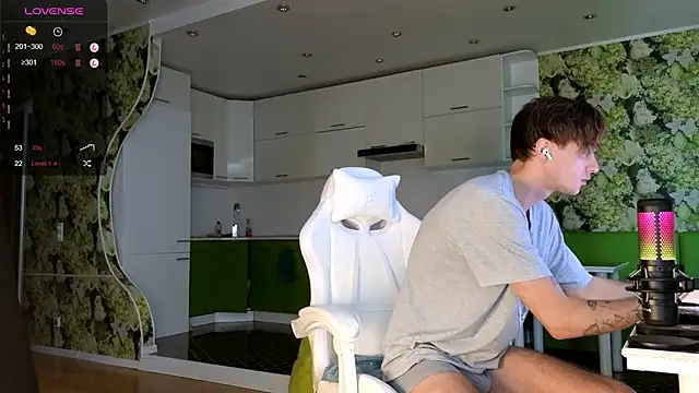 Snapshot of Cryptikov chatting on 24, 9, 2025 Cryptikov online show from 24, 9, 2025