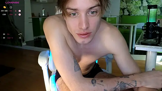 Snapshot of Cryptikov chatting on 1, 10, 2025 Cryptikov online show from 1, 10, 2025