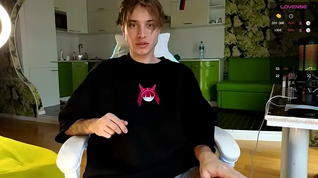 Snapshot of Cryptikov chatting on 15, 10, 2025 Cryptikov online show from 15, 10, 2025