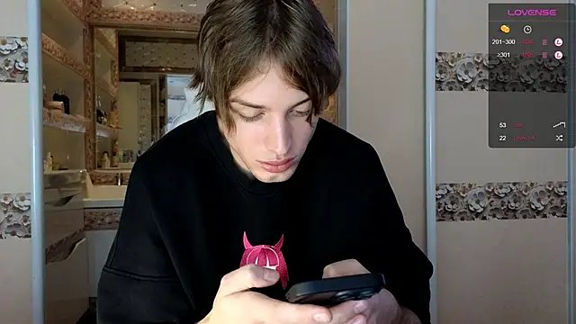 Snapshot of Cryptikov chatting on 24, 10, 2025 Cryptikov online show from 24, 10, 2025