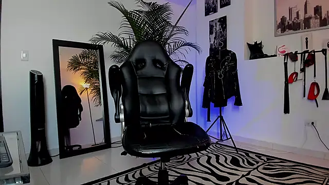 Snapshot of MrFrank_tattoo chatting on 20, 1, 2025 MrFrank tattoo online show from 20, 1, 2025