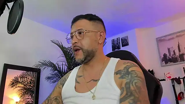 Snapshot of MrFrank_tattoo chatting on 21, 1, 2025 MrFrank tattoo online show from 21, 1, 2025