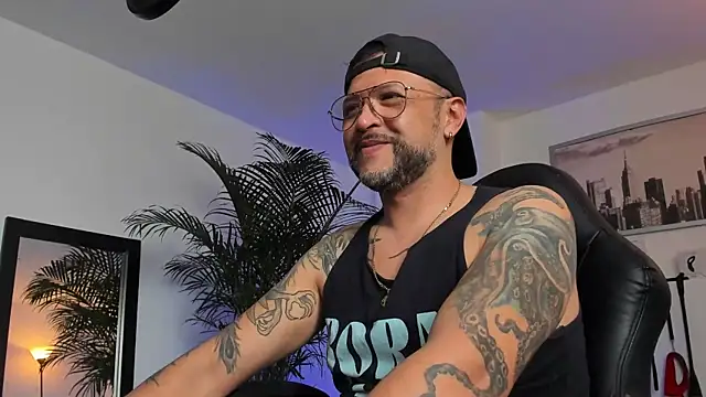 Snapshot of MrFrank_tattoo chatting on 29, 1, 2025 MrFrank tattoo online show from 29, 1, 2025